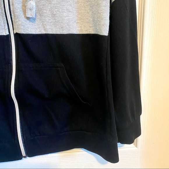 Women’s black and gray color block zip-front hoodie, sz SM, CUTE!🖤🐼 - Picture 4 of 7